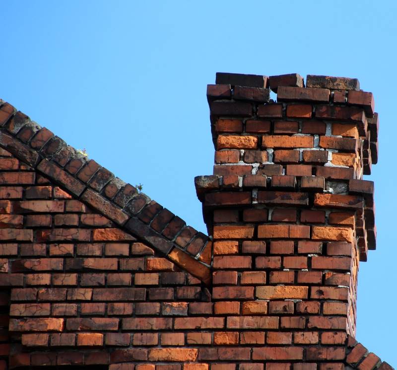 Signs Your Highland Park Home Needs a Chimney Inspection Damaged chimney on an Highland Park home showing cracks and missing mortar